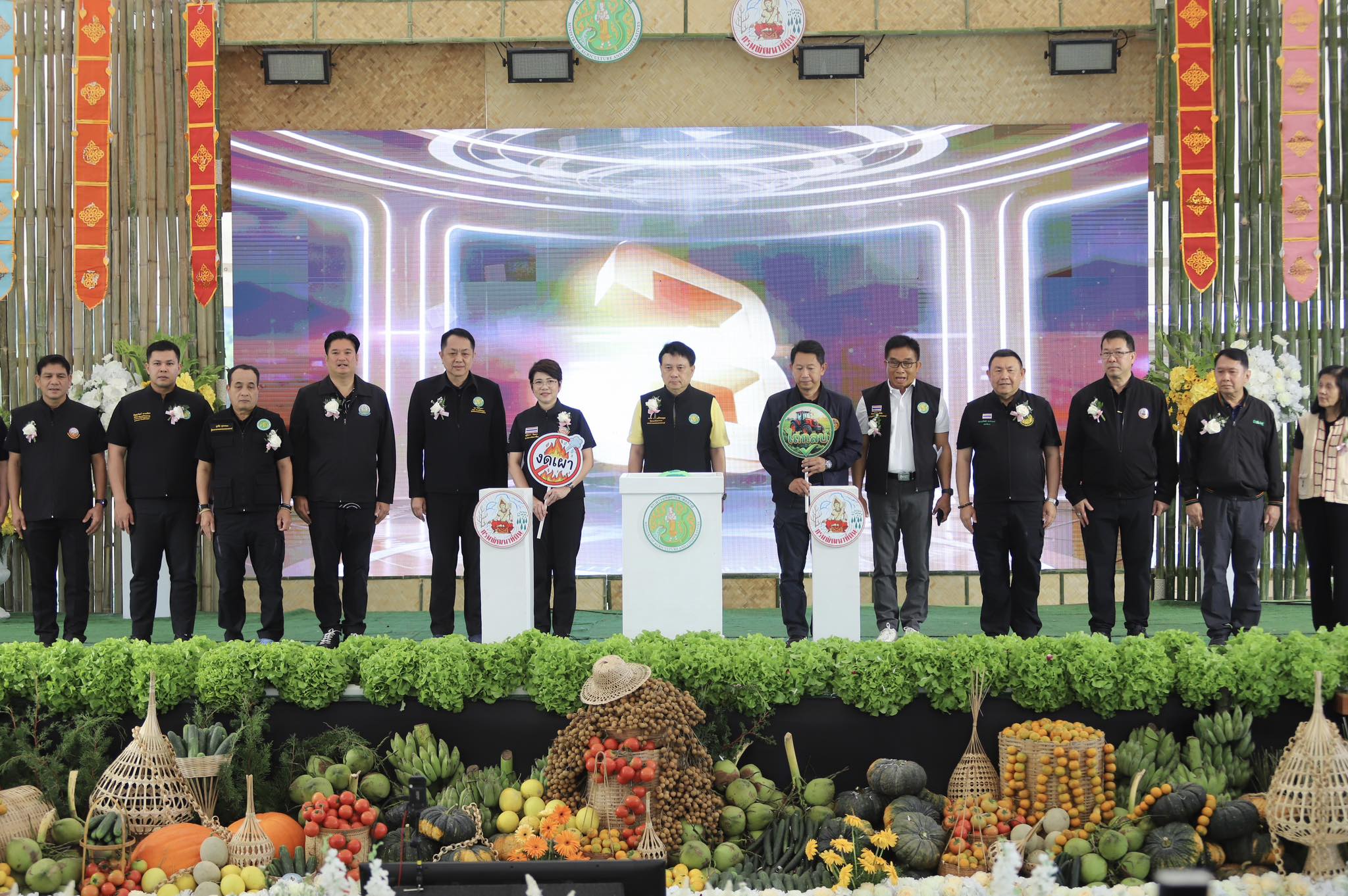 title - เลขาฯ ส.ป.ก. ร่วมงาน “ไถกลบ ตอซัง สร้างดินยั่งยืน ฟื้นสิ่งแวดล้อม”